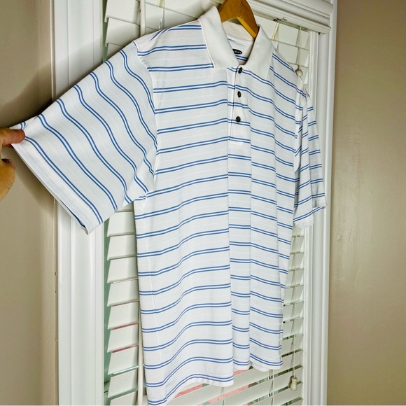 ๐ฉท PEBBLE BEACH PERFORMANCE MEMS SIZE MEDIUM WHITE BLUE PINSTRIPES GOLF SHIRT - Picture 2 of 4